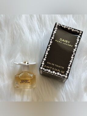 Marc Jacobs Daisy Eau de Toilette miniature size 4ml (0.13 fl oz) for women NEW